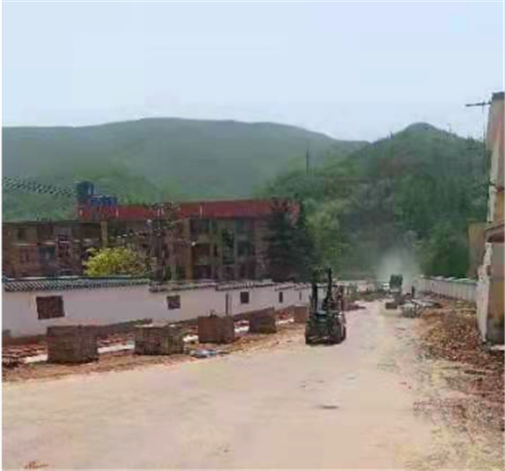 洛陽俊龍建材為新安縣鐵門鎮(zhèn)供應(yīng)透水磚產(chǎn)品，正在施工中... ...
